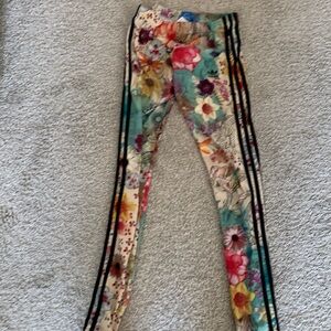 Adidas gently worn soft leggings size small